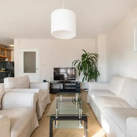 2bdr Duplex With Parking Apartment *